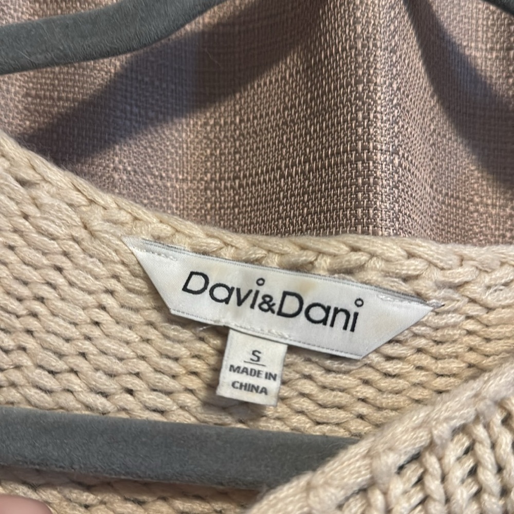 NWOT knitted sweater - Picture 2 of 2